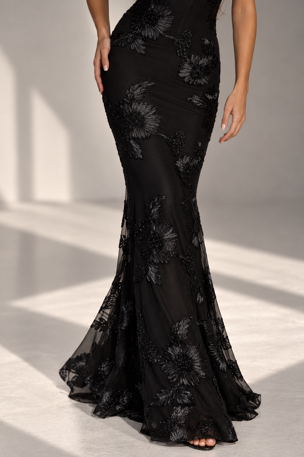 COSMOS Maxi Dress - BLACK